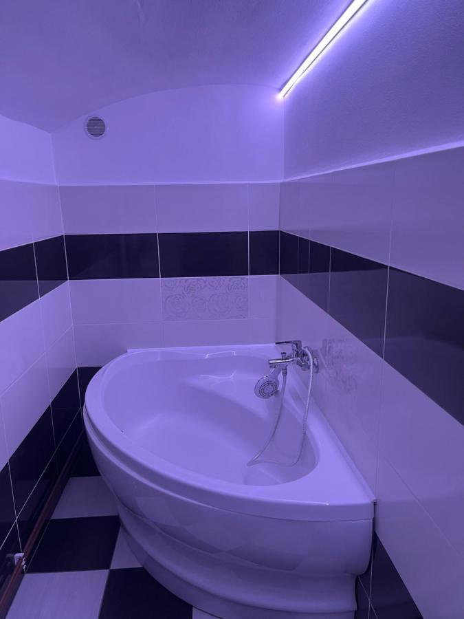 Apartman V Rodinnem Dome Jaroměř Εξωτερικό φωτογραφία