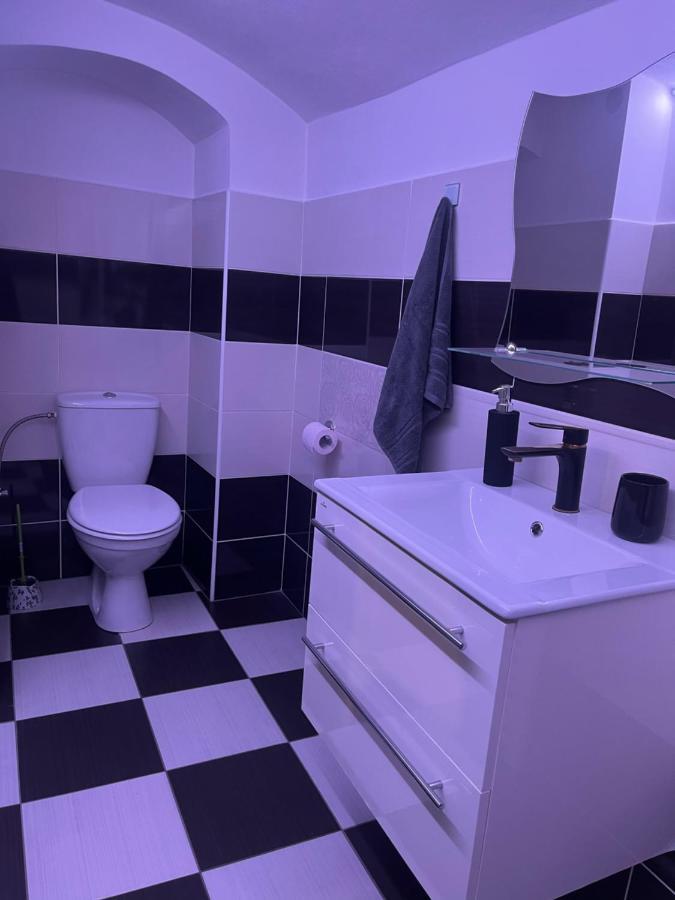 Apartman V Rodinnem Dome Jaroměř Εξωτερικό φωτογραφία
